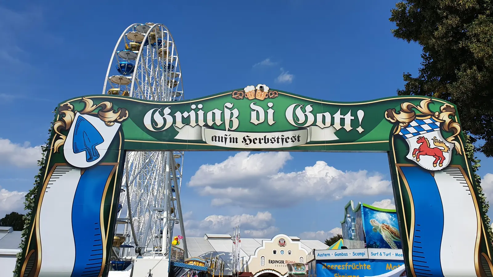 Tausende Besucher werden ab Freitag wieder durch dieses Tor strömen. (Foto: jhö)