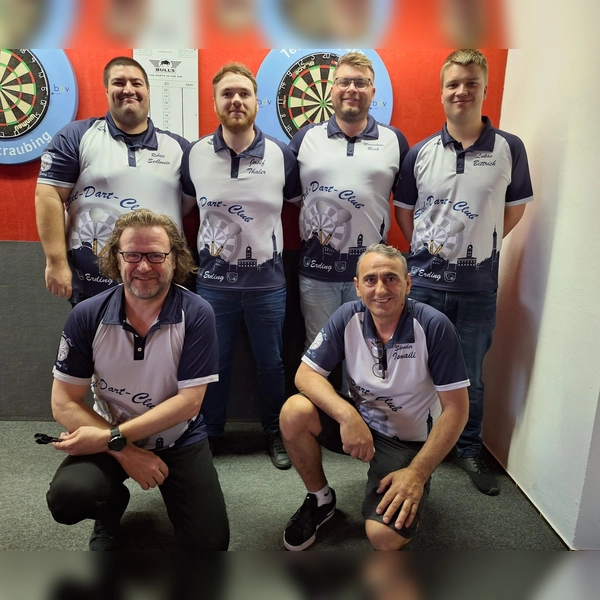 Oben, von links: Robert Sedlmeir, Josef Thaler, Maximilian Risch und Lukas Bittrich. Unten Christian Modlmayr (links) und Skender Ismaili. (Foto: Steel Dart Club Erding)