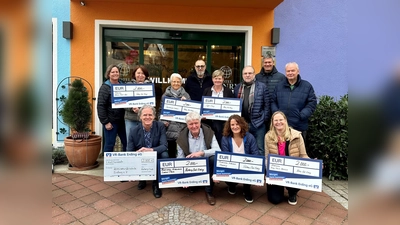 Verschiedene Vereine und Organisationen erhielten eine Spende vom Rotary Club Erding. (Foto: Rotary Club Erding)