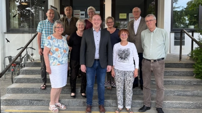 Der neue Seniorenbeirat: Foto vlnr: Helmut Knauer, Herma Schlömer, Helmut Schlund, Beate Milde-Schmitz, Angela Schreiner, Leonhard Spitzauer, Katrin Kunze, Marlis Bömerl, Hans-Günter Kempf und Günter Lölkes (v. li.). (Foto: SBR)