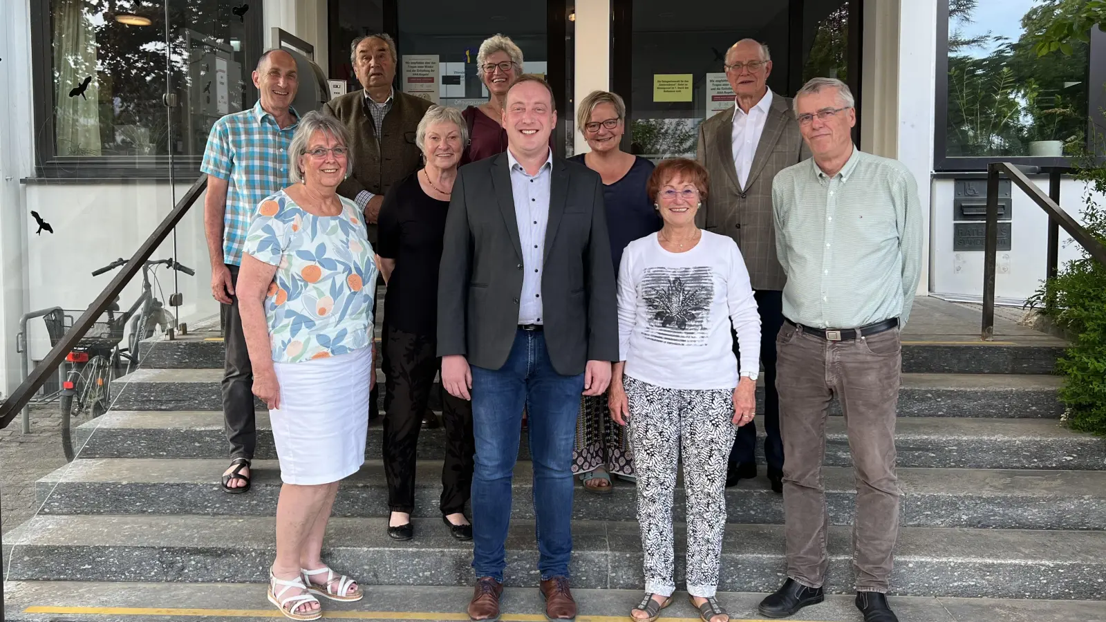 Der neue Seniorenbeirat: Foto vlnr: Helmut Knauer, Herma Schlömer, Helmut Schlund, Beate Milde-Schmitz, Angela Schreiner, Leonhard Spitzauer, Katrin Kunze, Marlis Bömerl, Hans-Günter Kempf und Günter Lölkes (v. li.). (Foto: SBR)