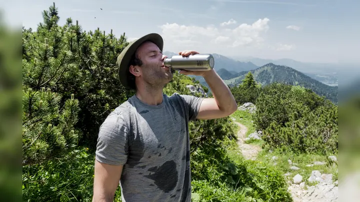Wer diese Woche eine Bergtour plant, sollte sich eher schattigere Routen aussuchen und ausreichend zu trinken mitnehmen. (Foto: DAV/Hans Herbig)