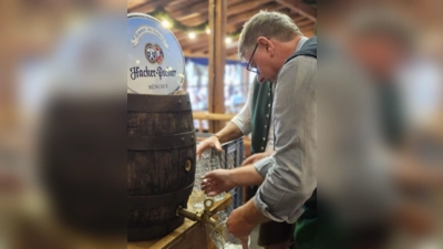 Am 8. August wird das Ebersberger Volksfest mit dem Anzapfen des ersten Bierfasses eingeläutet. (Foto: Florian Ebenkofler  )