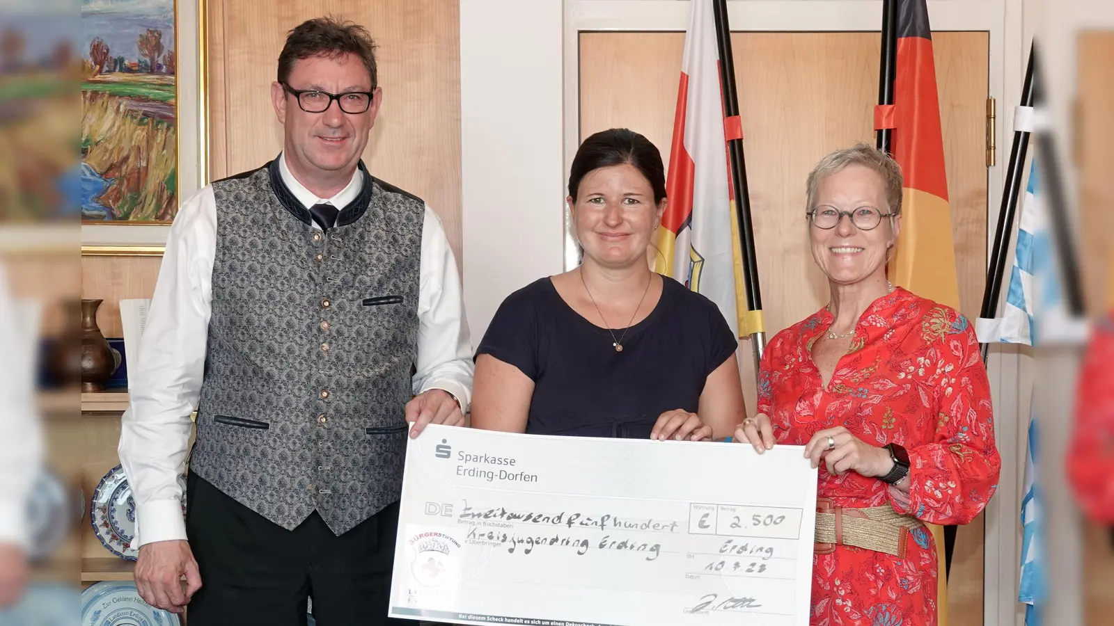 Die Spende hilft, die Jugendfreizeit zu sichern. (Foto: LRA)