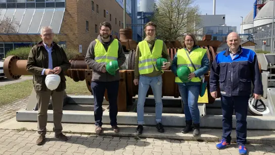 Die Politiker informierten sich im Energiepark Zolling. (Foto: Pressestelle Joh. Becher)