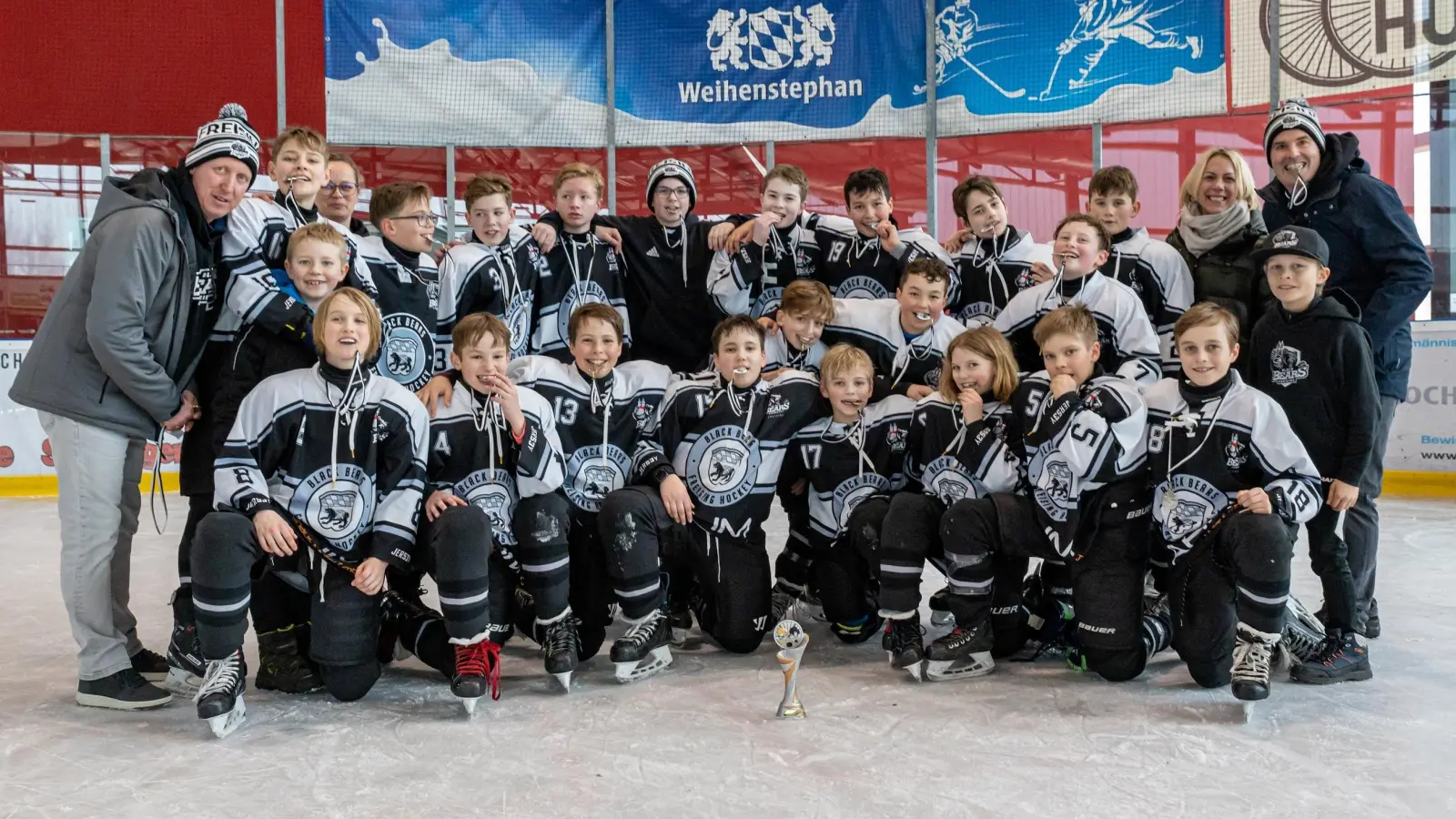 Die U13 gewann den Black Bears Cup bereits zum zweiten Mal hintereinander. (Foto: Black Bears)