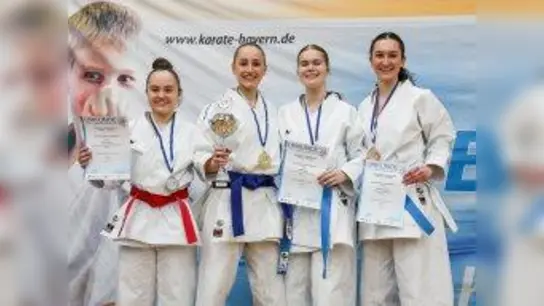 Anna Stössl, Jessica Vlai, Anna Braun und Maelle Locoge bei den Bayrischen Meisterschaften (Foto: Melanie Müller)