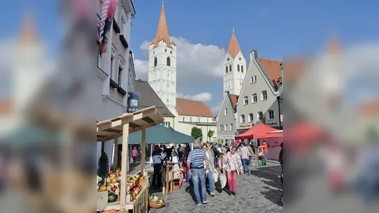 Regionale Produkte, Kunsthandwerk und ein schönes Programm bietet der Moosburger Herbstmarkt. (Foto: Moosburg Marketing)