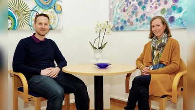 Nachfolger gefunden: Sebastian Etzel übergibt die Leitung des Caritas-Altenheims St. Korbinian in Baldham an Elisabeth Mauro. (Foto: Caritas München-Freising)