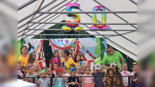 Zum 50. Geburtstags des Kindergartens in Mintraching wurde eine Zirkus-Show auf die Beine gestellt. (Foto: Bosch)