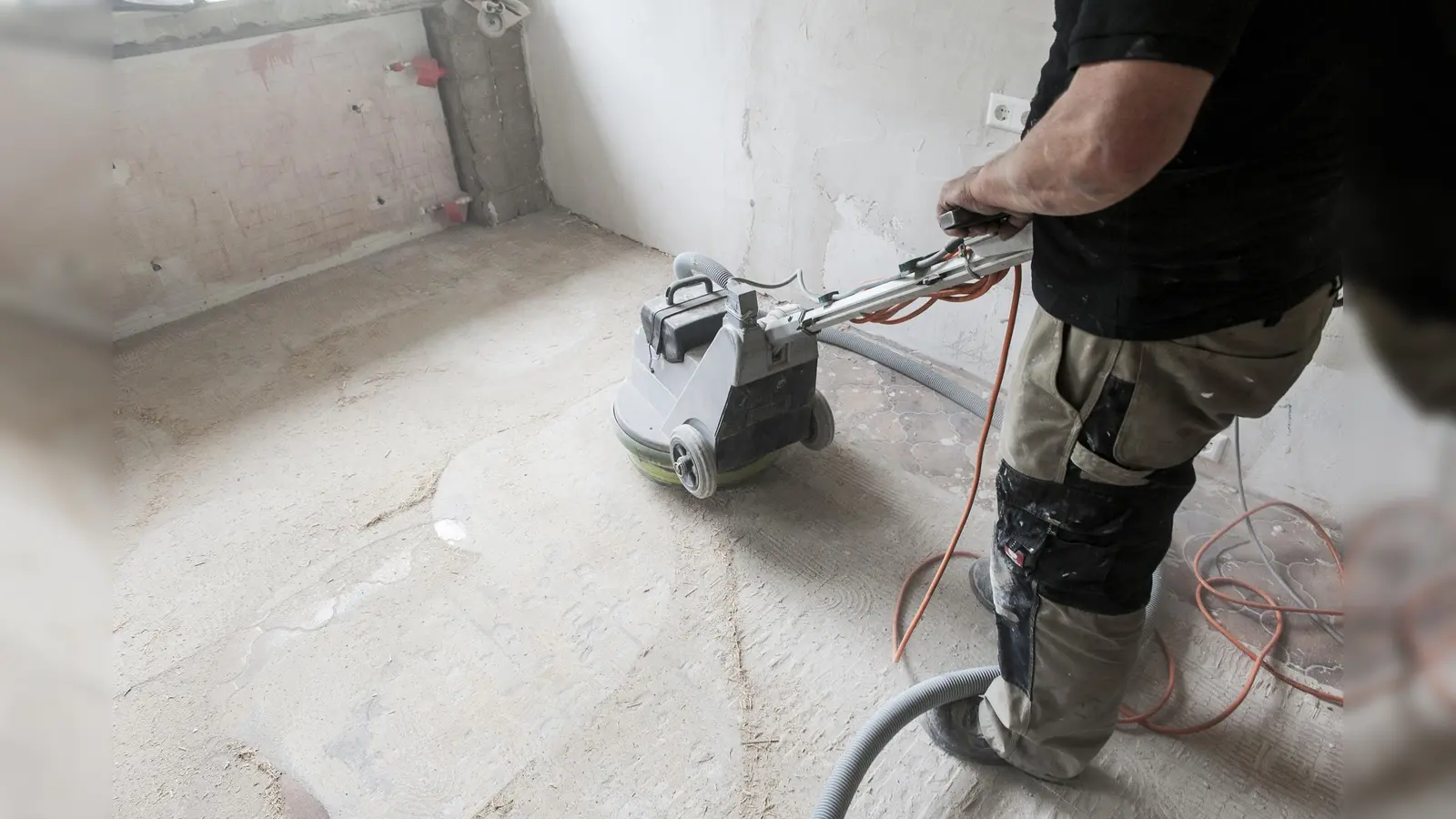 Parkettboden ist problemlos auf alte Fliesen verlegbar, solange diese ein Parkettleger entsprechend professionell vorbereitet.  (Foto: pik)