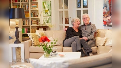 Die monatliche Leibrente und das lebenslange Wohnrecht der Verkäufer werden im Grundbuch abgesichert.<br><br><br> (Foto: djd/Deutsche Leibrenten Grundbesitz AG)