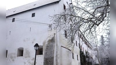 Das Schloss Burgrain, errichtet Anfang des 13. Jahrhunderts, war einst Sitz der Herrschaft Burgrain, die dem Freisinger Fürstbischof unterstand. (Foto: bas)