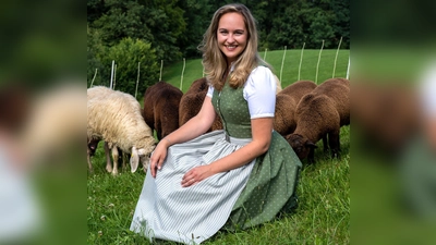 Heuer wird auch Wollkönigin Janine I. gekrönt, die damit an eine historische Familientradition anknüpft, denn ihre Mutter war seinerzeit die erste Wollkönigin Bayerns.  (Foto: red)
