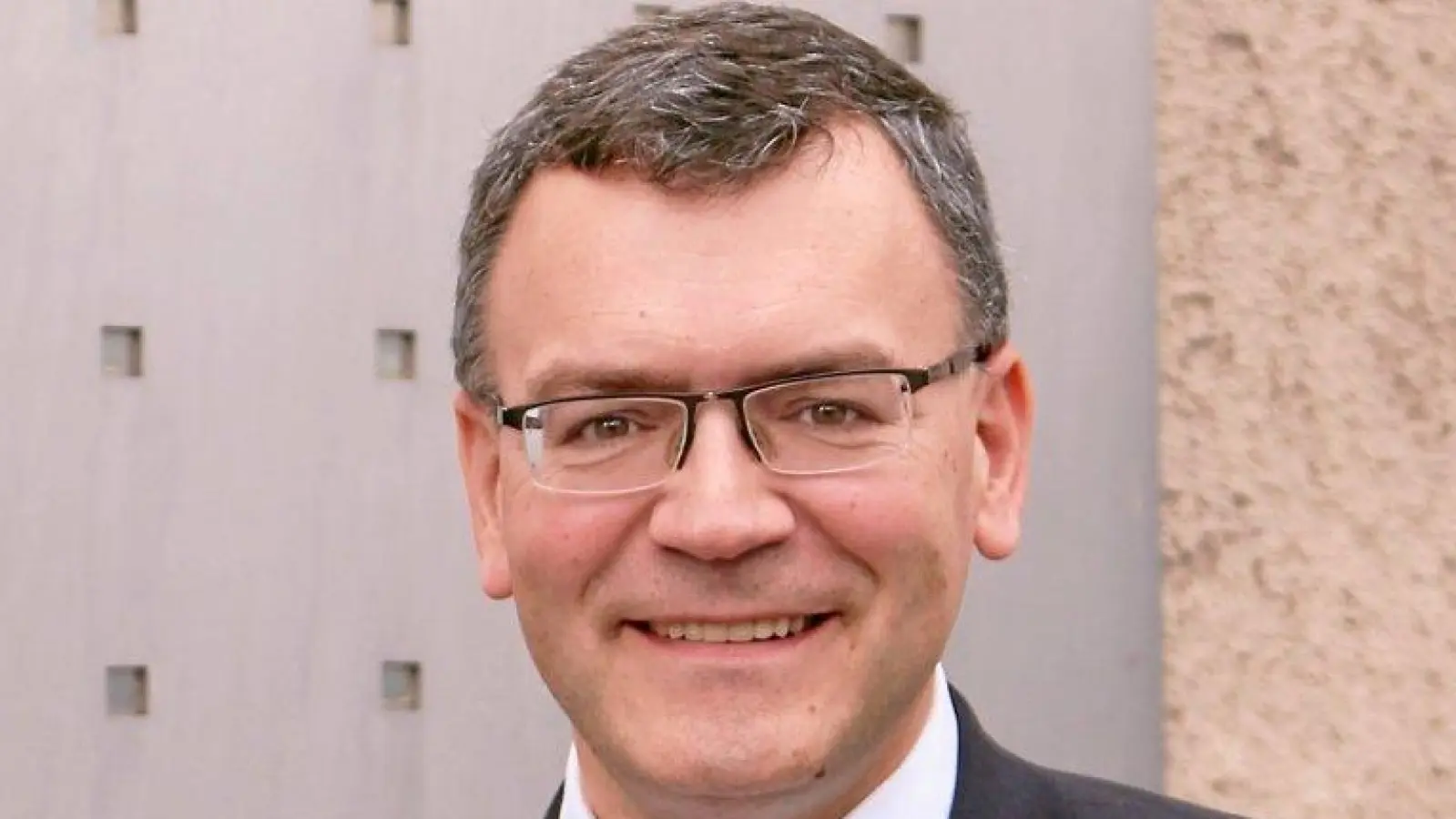 Dr. Florian Herrmann überbrachte gute Nachrichten. (Foto: ar)