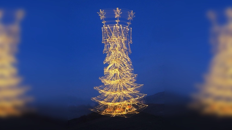 Kreativ auch der Fotograf: Er hat den Gerüstbaum mit der Kamera tanzen lassen. (Foto: Karl-Heinz Wagner)