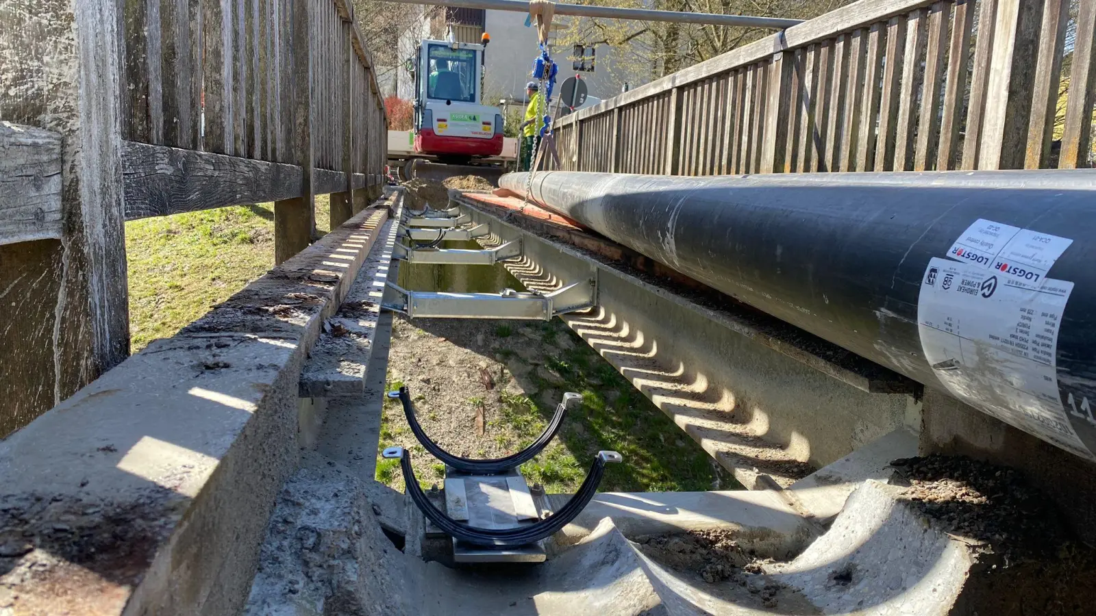 Die Brückenkonstruktion wurde im Zuge der Wärmeleitungsverlegung seitens des KUMS saniert.  (Foto: KUMS/BW)