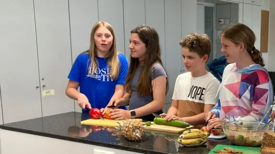 Mit dem Thema Lebensmittelverschwendung setzte sich die 6. Klasse der Mittelschule Oberding im Rahmen ihrer Projektwoche auseinander. (Foto: privat)