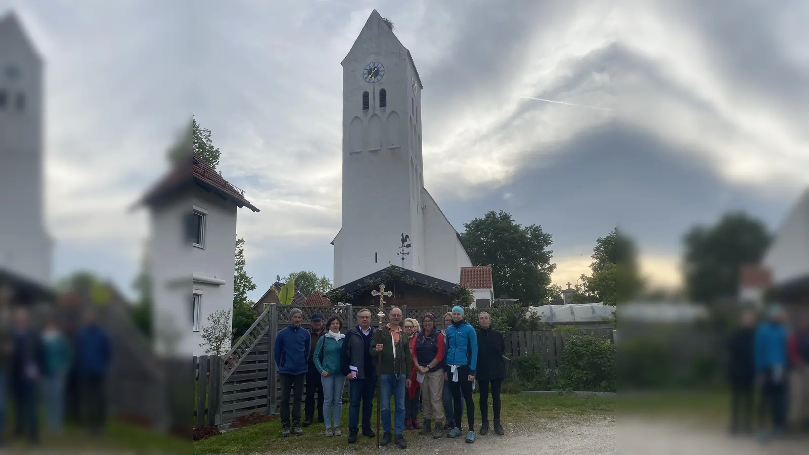 Die Kirche in Rudlfing war diesmal der Startpunkt der Wallfahrt. (Foto: John)