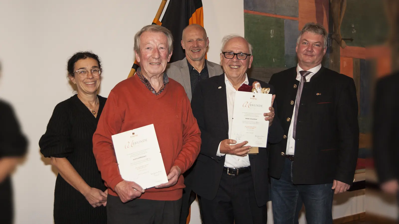 Beeindruckende Vereinstreue (von links): Caroline Stöckl (Leitungsteam), Josef Löffelmann (60 Jahre), Günter Felbinger (Leitung), Walter Schachtner (60 Jahre) und Claus Rüdiger (Leitung). Entschuldigt war Franz Grabmayr (65 Jahre). (Foto: Kolpingsfamilie Erding)