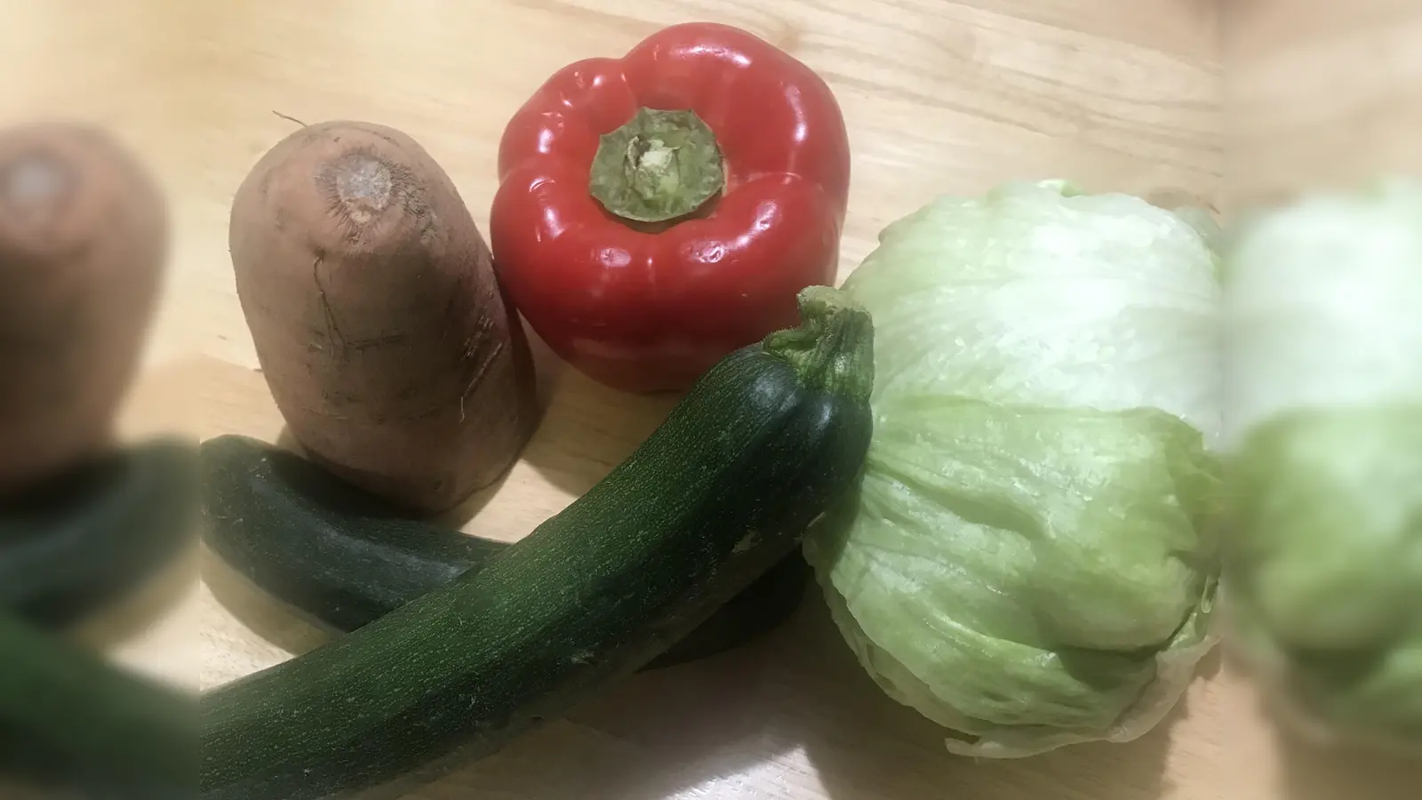 Manch einer nimmt die Fastenzeit nicht nur zum Anlass, auf Fleisch zu verzichten. Gesundes Essen rückt im allgemeinen in den Vordergrund.  (Foto: ar/sbg)