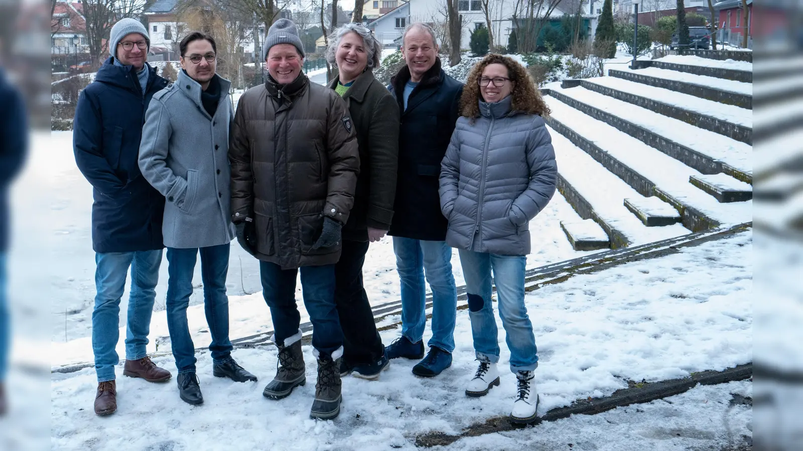 Der Theaterverein freut sich schon auf die neue Saison (v.l.): Michael Siegert, Ferdinand Maurer, Franz Stetter, Christa Hermannsgabner, Stephan Buchenrieder, Sabine Bogenrieder. (Foto: Walter Daschner)