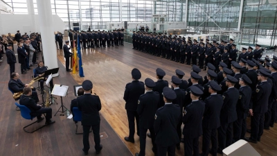 Die neuen Kollegen wurden in einer Feierstunde begrüßt und vereidigt. (Foto: Bundespolizei)