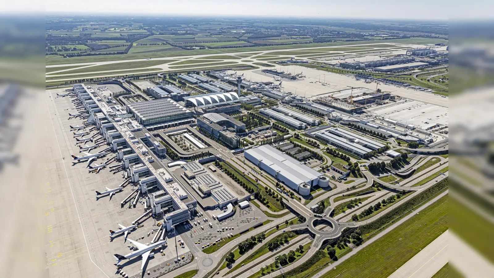 Der Flugbetrieb am Münchner Airport war am Donnerstagmorgen aufgrund einer Aktion von Klimaaktivisten nur kurzfristig geringfügig beeinträchtigt. (Foto: ar/Michael Fritz/Flughafen München)