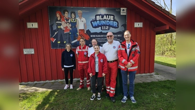 Die Teilnehmer der Lehrscheinverlängerung für Ausbilder im Rettungsschwimmen. (Foto: Wasserwacht Moosburg)