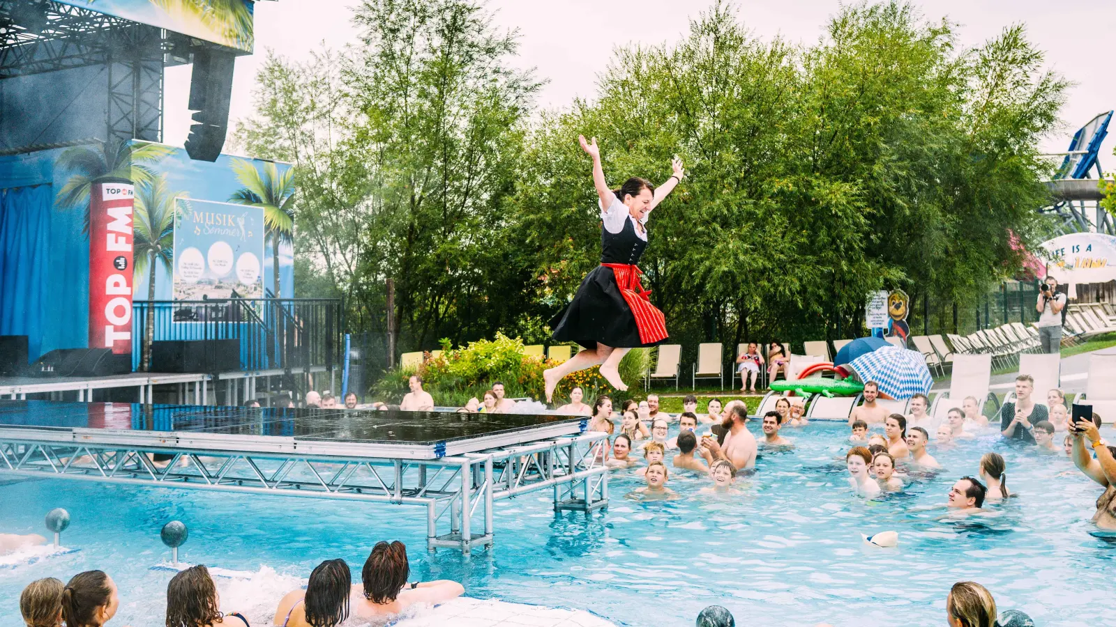 Der vierte Dirndlflug-Contest verspricht wieder ein tolles Spektakel zu werden. (Foto: Therme Erding)