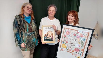 Solidarität zeigen: Sabine Trettenbacher, Ulrike Eder und Bianca Wiedergut-Bauer (von links).<br>  (Foto: In Via)