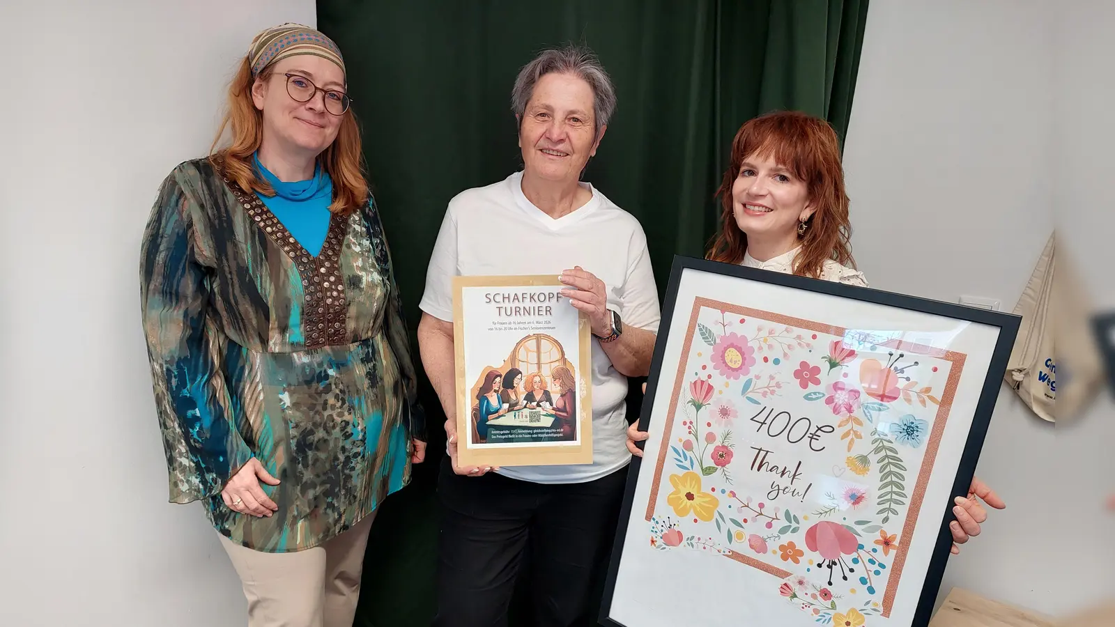 Solidarität zeigen: Sabine Trettenbacher, Ulrike Eder und Bianca Wiedergut-Bauer (von links).<br>  (Foto: In Via)
