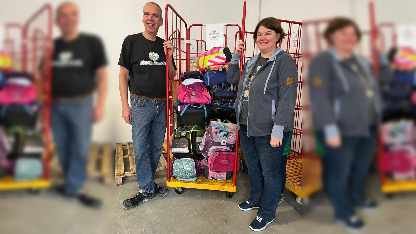 Ein Spenden-Highlight sind jede Menge Schulranzen, die zum neuen Schuljahr an bedürftige Kinder verteilt werden. (Foto: Flüchtlingshilfe Erding)