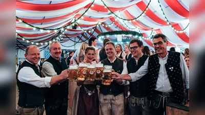 Gscheit schee war's: Die Gäste ließen sich 21.000 Maß an den zehn Volksfesttagen schmecken.  (Foto: Schwaiger Bräu)