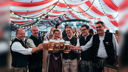 Gscheit schee war's: Die Gäste ließen sich 21.000 Maß an den zehn Volksfesttagen schmecken.  (Foto: Schwaiger Bräu)