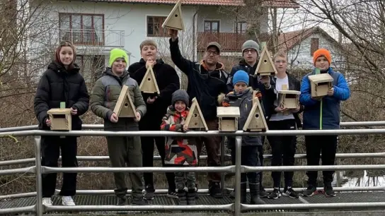Produktiv: Die Kids der Fischerfreunde Eitting bauten Nistkästen. (Foto: Fischerfreunde Eitting)