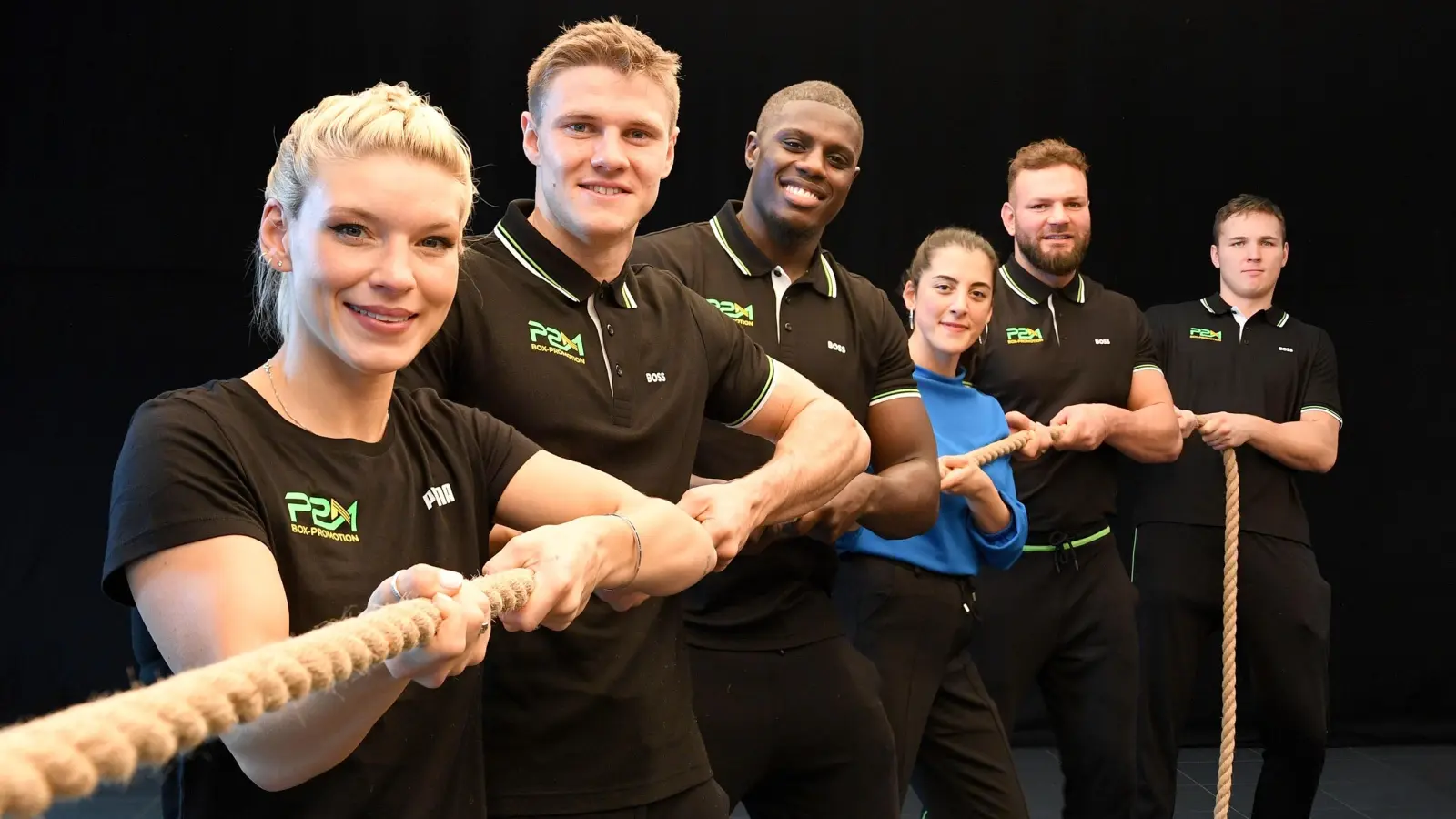 Ziehen alle an einem Strang im neuen Boxstall P2M: Nina Meinke, Simon Zachenhuber, Peter Kadiru, Dilar Kisikyol, Felix Langenberg und Viktor Jurk (v.l.) (Foto: P2M/MSSP Michael Schwartz)