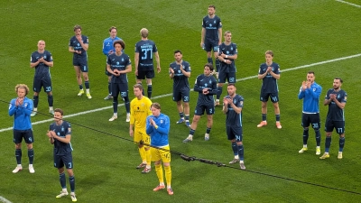 Dank an die mitgereisten Fans: Löwen in Duisburg.  (Foto: M. Forster)