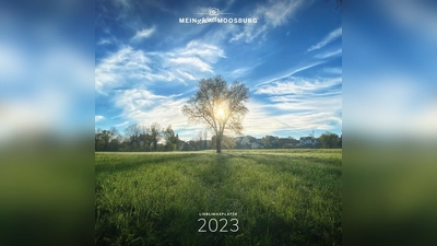 Repräsentiert die Heimatstadt wieder ganz wunderbar: der neue Moosburg Kalender 2023. (Foto: Moosburg Marketing)