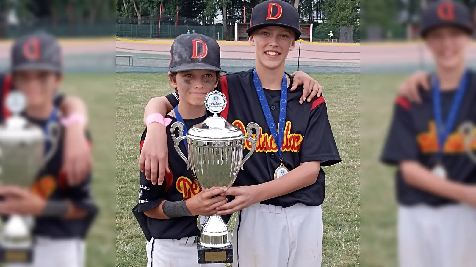 Cooper Hegen und Tizian Sulilatu (l.) aus dem LP-Schülerteam des Freisinger Baseballvereins freuen sich über den großen Erfolg. (Foto: Grizzlies)