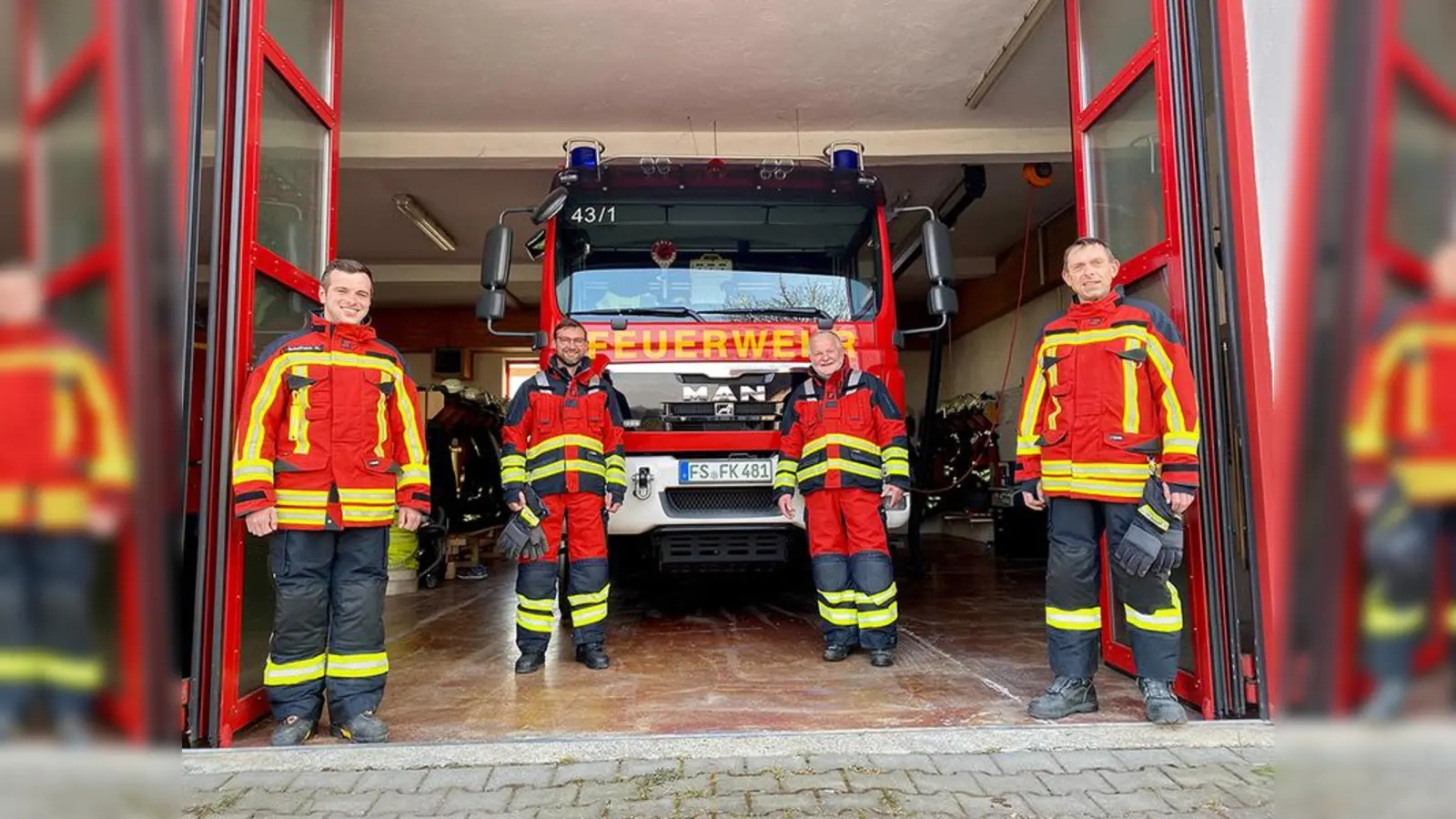 Neue Einsatzkleidung gab es kürzlich für die Kirchdorfer Floriansjünger. (Foto: FW Kirchdorf)