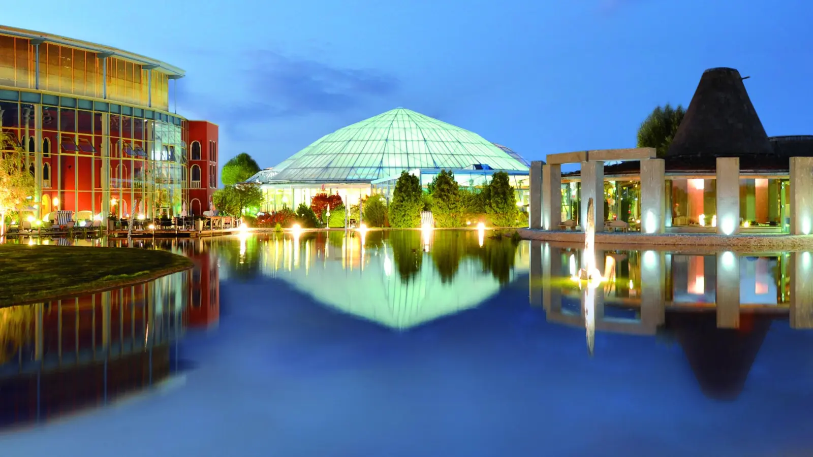 Die Therme Erding nutzt eine 65°C heiße Thermalwasserquelle, die bei Tiefenbohrungen entdeckt wurde. (Foto: gem)