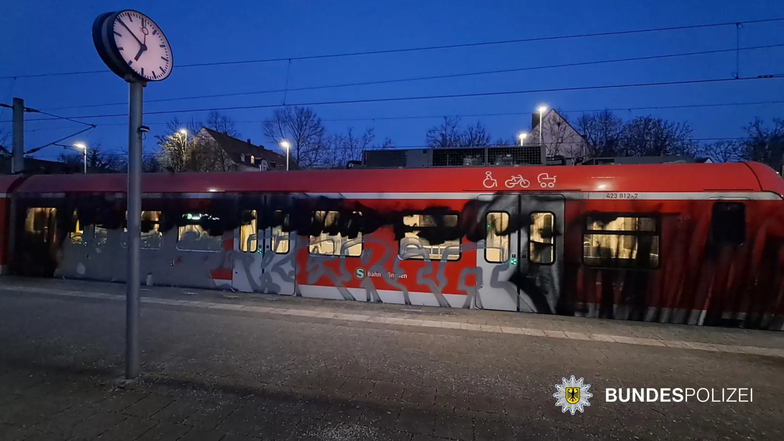 Zwei Sprayer haben vergangene Woche eine S-Bahn beschmiert, einer wurde bereits verhaftet. (Foto: Bundespolizei)