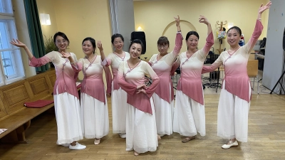 Ein Höhepunkt auf dem Sommerfest war der Tanz der Frauen des Chinesischen Kulturvereins. (Foto: Yarong Huang)
