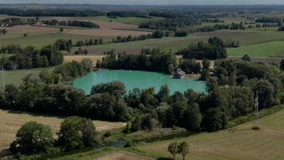 Der Film präsentiert die Landschaft entlang der Sempt von oben - hier der Wörther Weiher. (Foto: Thomas Schöberl)