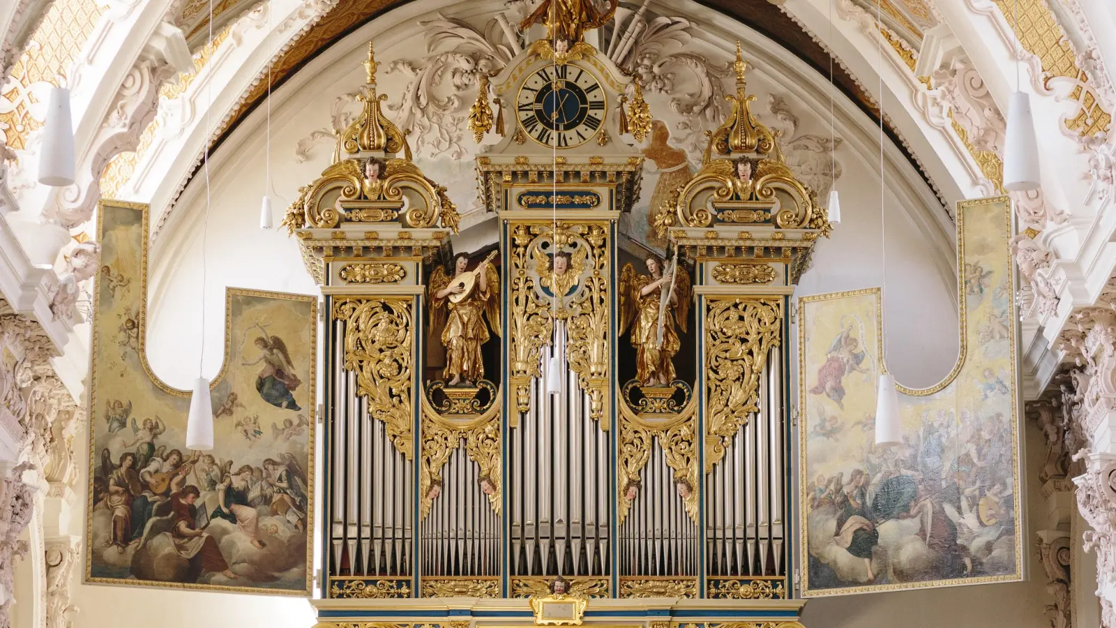 An der Orgel wird Domorganist Benedikt Celler zu hören sein, Sopransolistin ist Miriam Fußeder. (Foto: ar)
