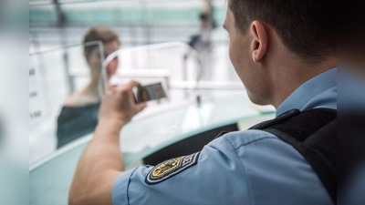 Seit Beginn der Corona-Pandemie unterstützen die Bundespolizisten auch die für den Gesundheitsschutz zuständigen Gesundheitsbehörden. (Foto: Bundespolizei)