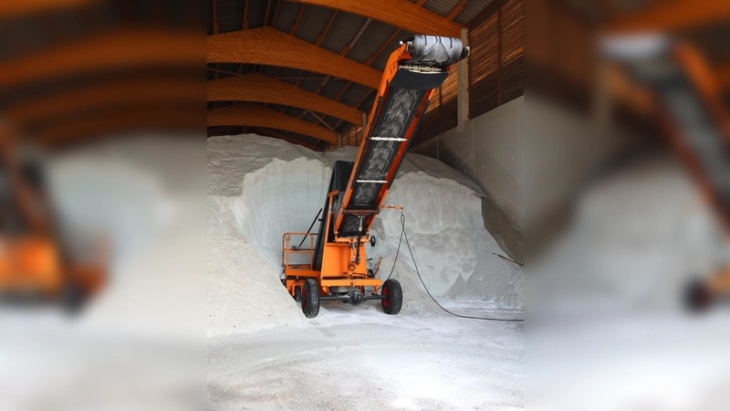 Insgesamt 3600 Tonnen Streusalz hat der Landkreisbauhof für diesen Winter eingelagert. (Foto: LRA Erding)