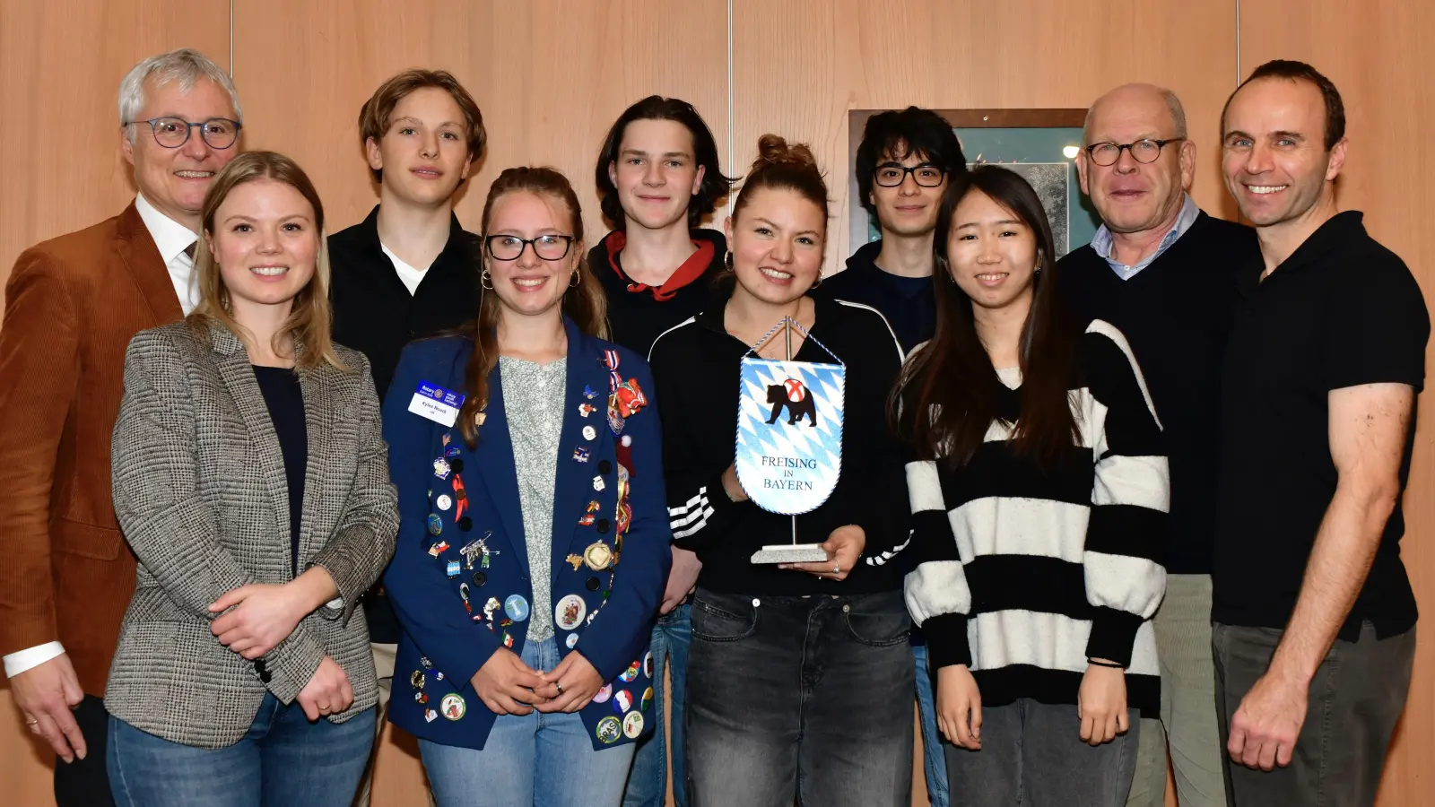 Die Freisinger Rotarier haben Freude mit den Austauschschülern. (Foto: Eltschig)