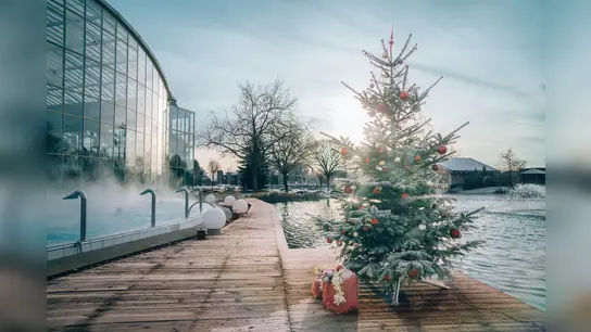 Weihnachtsflair in der Therme Erding genießen! (Foto: Therme Erding)